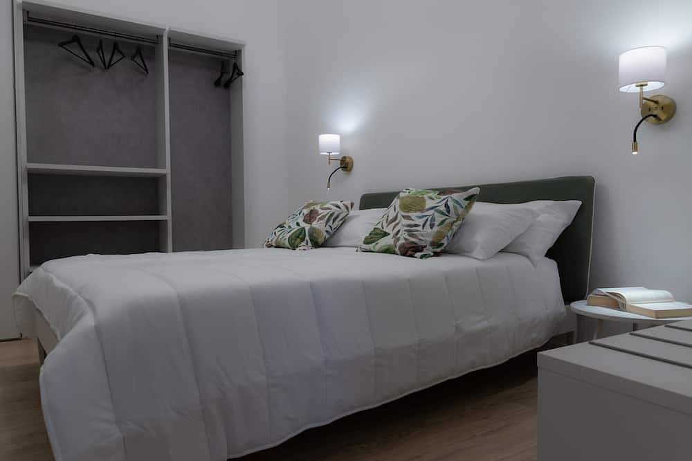 Entire apartment, Apartment in the historic center 200 m from the Massimo Theater in Castellammare (Palermo), Palermo