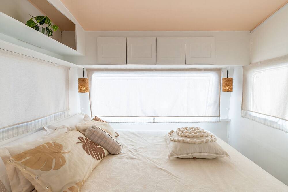 Holiday Home \"Caravana-Glamping Casa Tortuga\" with Mountain View, Shared Pool & Wi-Fi in la Nucia, Costa Blanca
