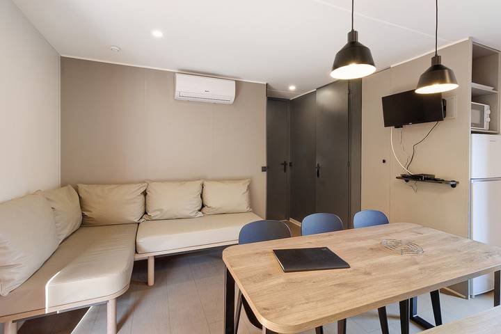 Mobil home pour 6 personnes, avec bassin pour enfant et jardin, animaux acceptés à Bouzic - 4