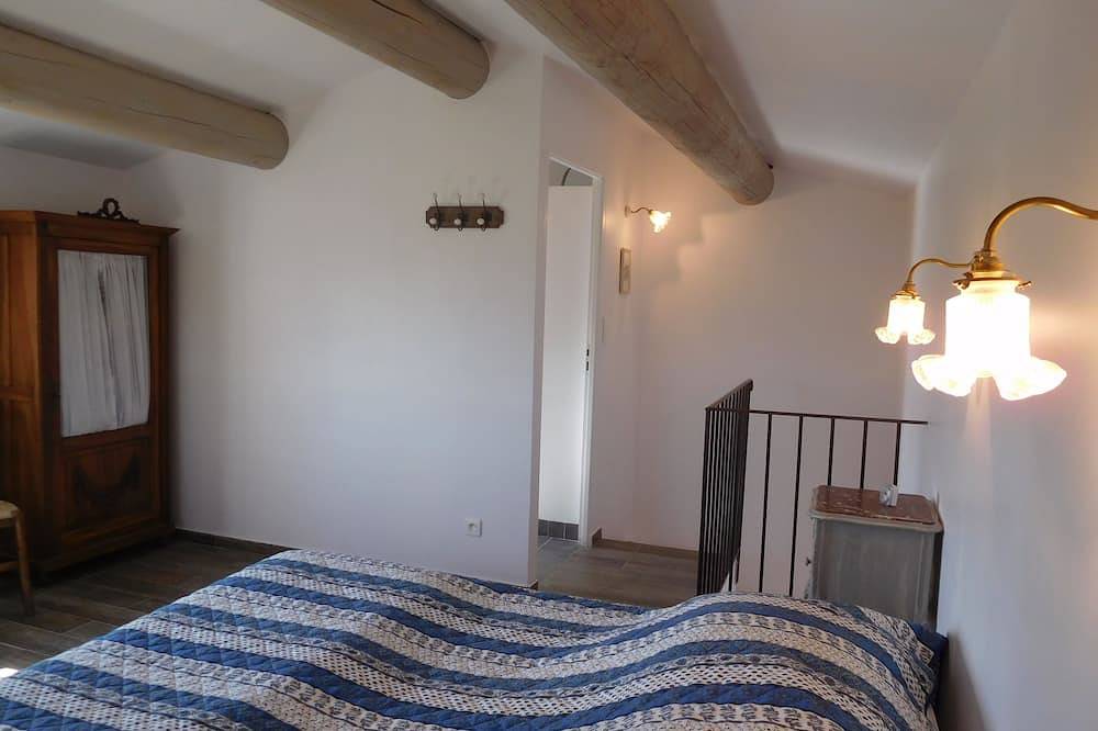 Le Petit Mas, Charming Provencal house with private pool, sleeps 2. in Gargas, Regionaler Naturpark Luberon