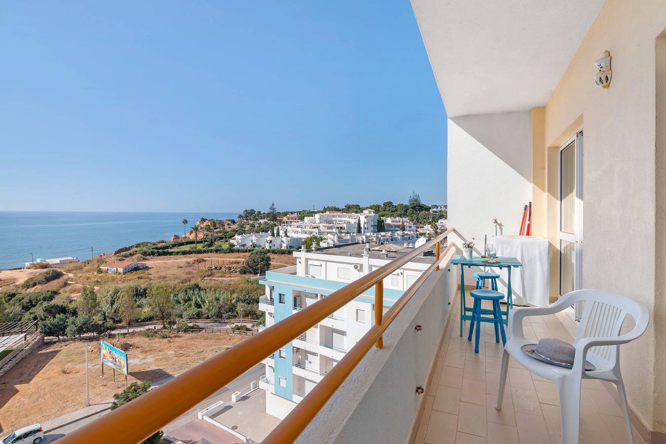 Ganze Wohnung, Ferienwohnung 'Estrela Mar 705' direkt am Strand mit Meerblick und Gemeinschaftspool in Armação de Pêra (costa), Armação de Pera