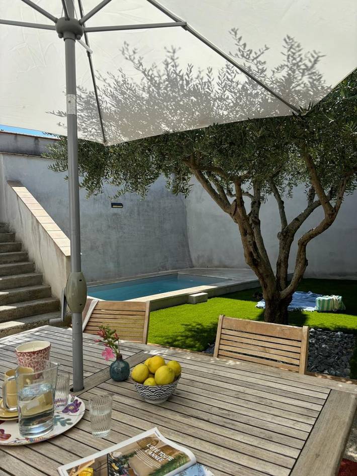 Gîte pour 8 personnes, avec Terrasse ainsi que Jardin et Piscine