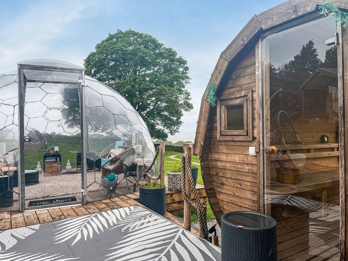 Glamping for 2 people, with garden in Lancashire