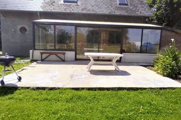 Gîte pour 6 personnes, avec terrasse à Écrainville
