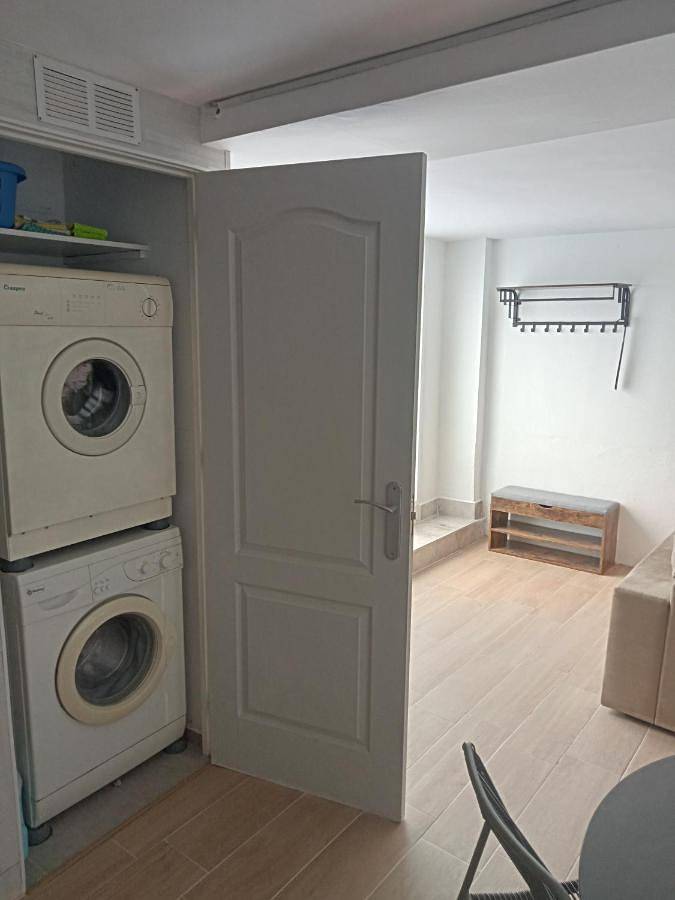 Gîte pour 2 personnes, avec terrasse et piscine à Oliva - 3