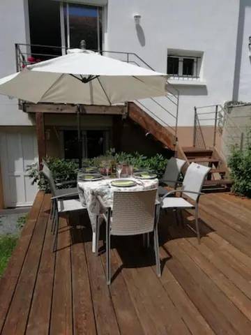 Gîte pour 2 personnes, avec terrasse et jardin dans Thermes Callou