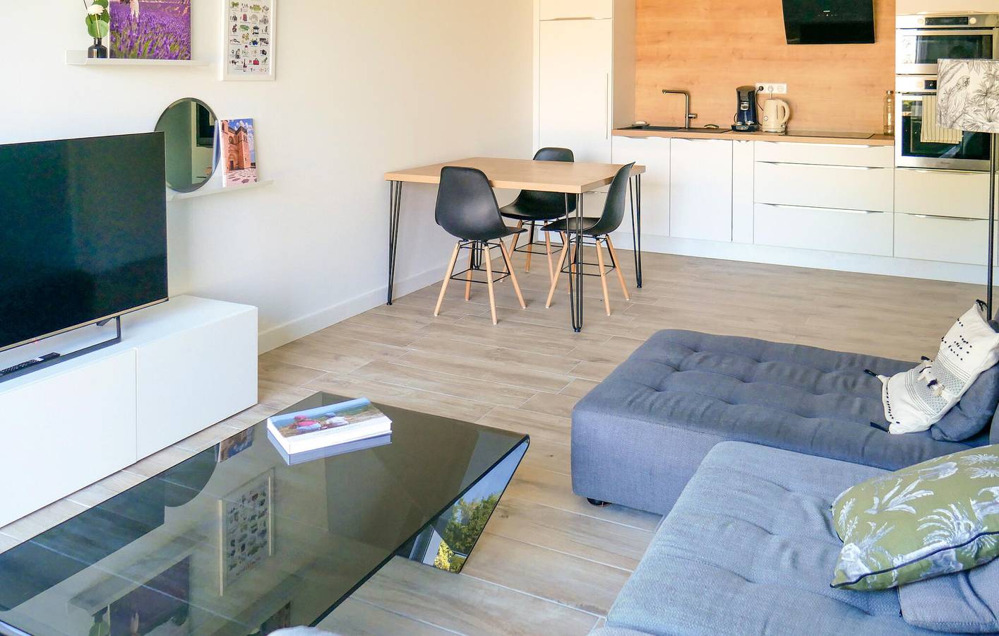 Appartement moderne avec piscine, WiFi et parking près du centre ville d'Allan in Allan, Région de nyons
