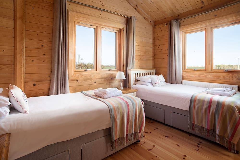 Shepherds Lodge - sleeps 6 guests  in 3 bedrooms in Northumberland