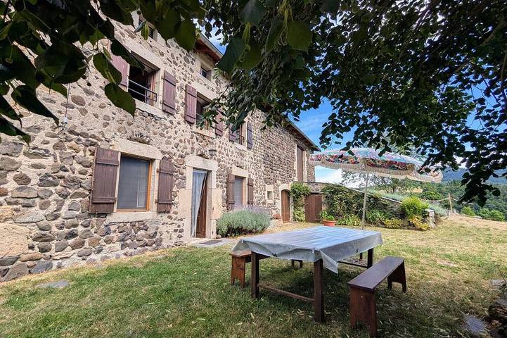 Gîte pour 6 personnes, avec jardin à Rosières