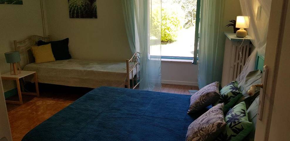 Location de vacances pour 11 personnes, avec Terrasse ainsi que Jardin et Vue dans Bourguenolles - 4