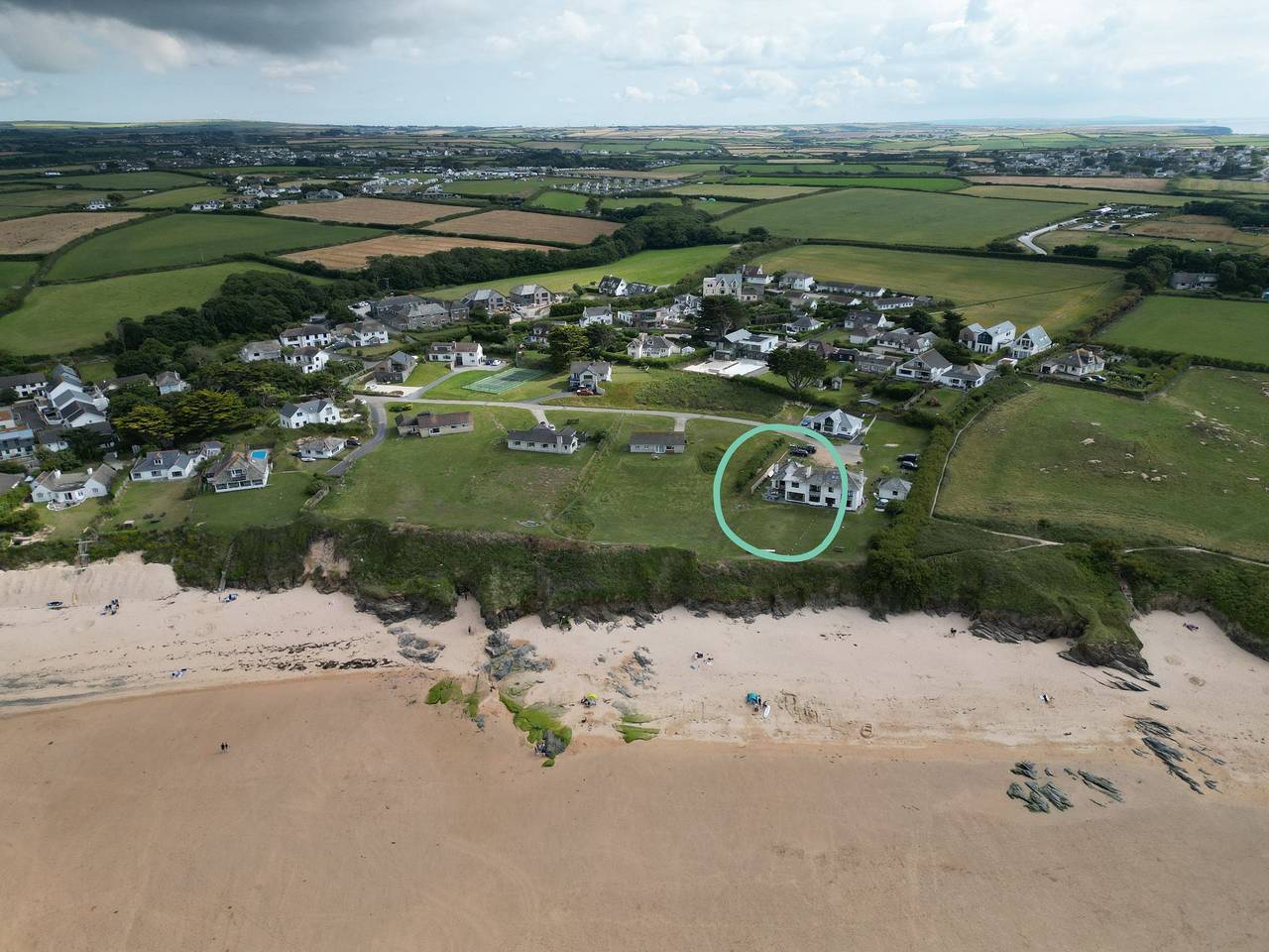 Headlands- Stylish Oceanfront Property on Harlyn Bay in Harlyn, Cornwall