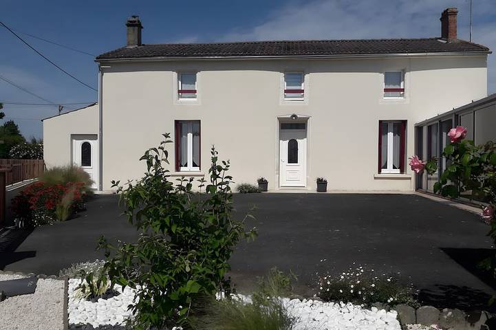 Location de vacances pour 12 personnes, avec jardin à Vix