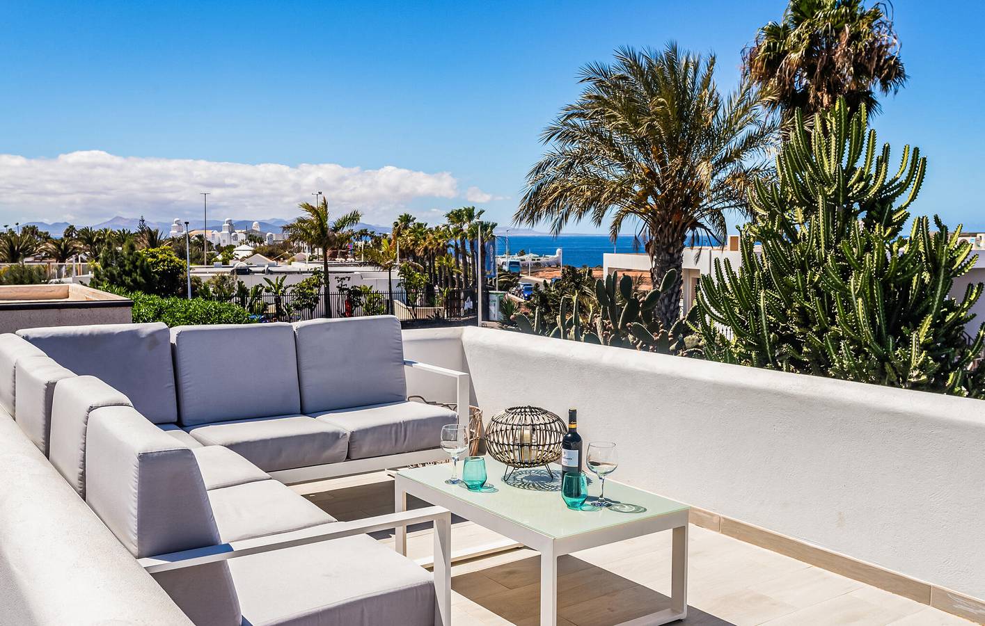Apartamento con vistas al mar y piscina climatizada cerca de Playa Blanca in Playa Blanca, Yaiza