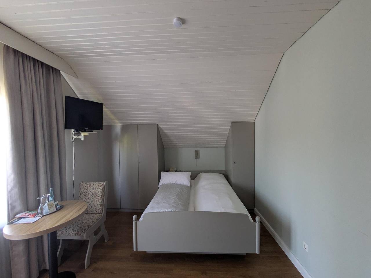 Landhotel Sonneneck - Doppelzimmer Budget mit Gemeinschaftsküche in Breuna, Hessisches Bergland