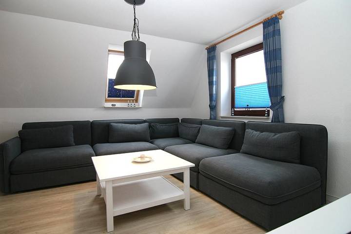 Ganze Wohnung, Großzügige 4-Zimmer-Ferienwohnung in einem Wohnhaus mit 2 Einheiten in Strand Hörnum, Hörnum