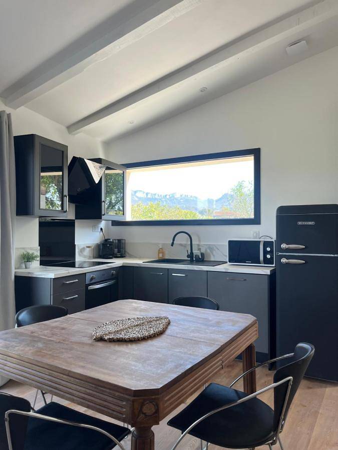 Gîte pour 2 personnes, avec jardin et vue, animaux acceptés dans Marches - 2