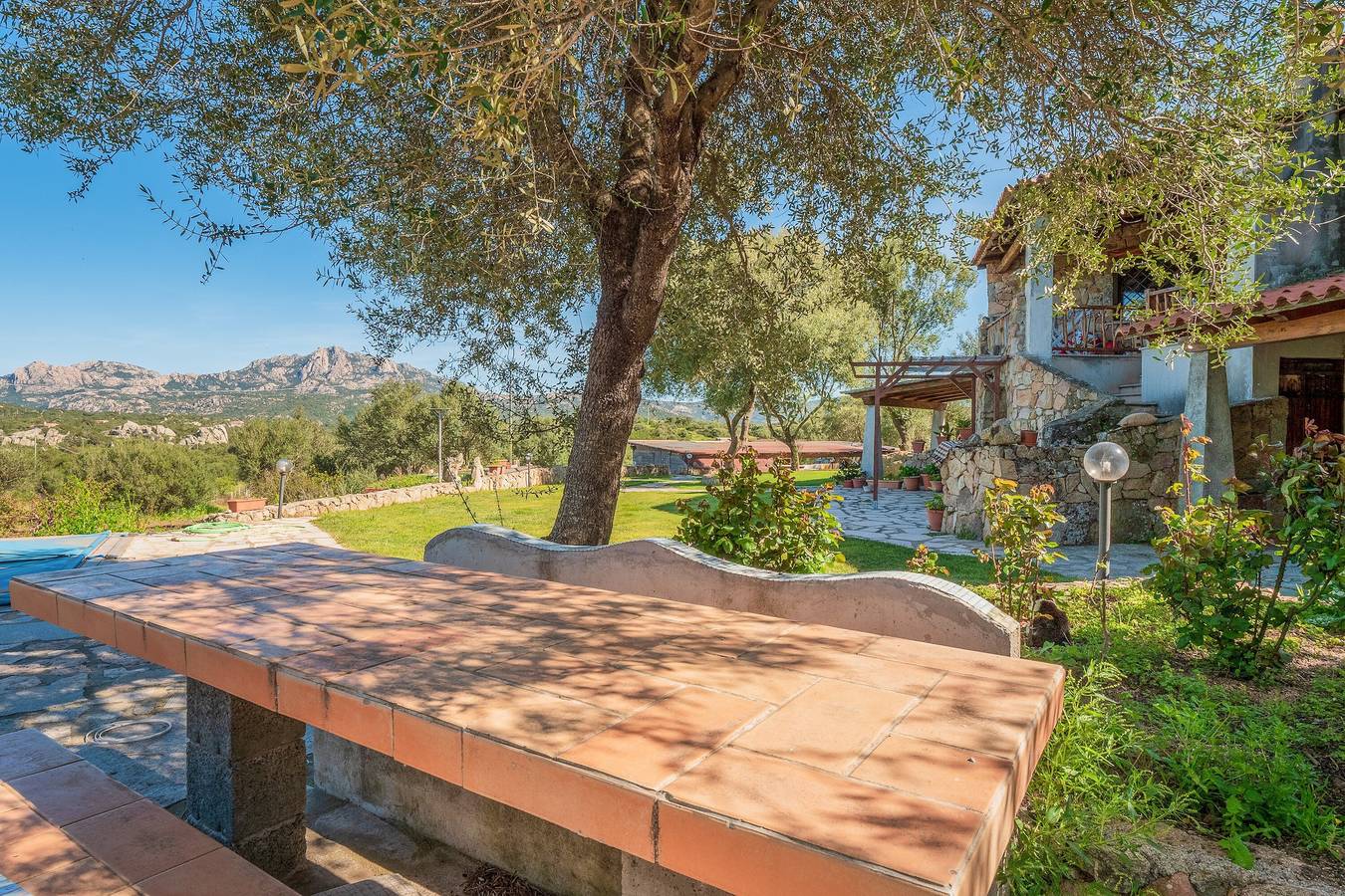 Ganze Wohnung, Apartment „2 in Villa auf dem Land“ mit Bergblick und Gemeinschaftspool in Olbia, Gallura