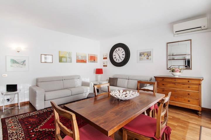Apartamento inteiro, Apartamento 'Bossi View' com vista para a montanha, acesso Wi-Fi e ar condicionado in Chiavenna, Valtellina