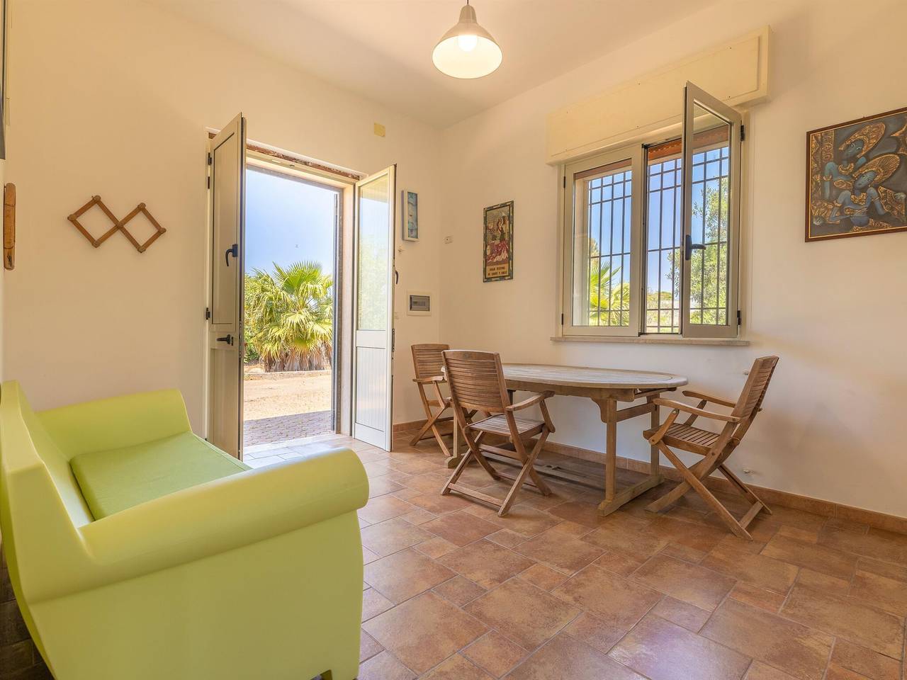 Estancia soleada en el jardín de Taviano in Taviano, Golfo de Tarento