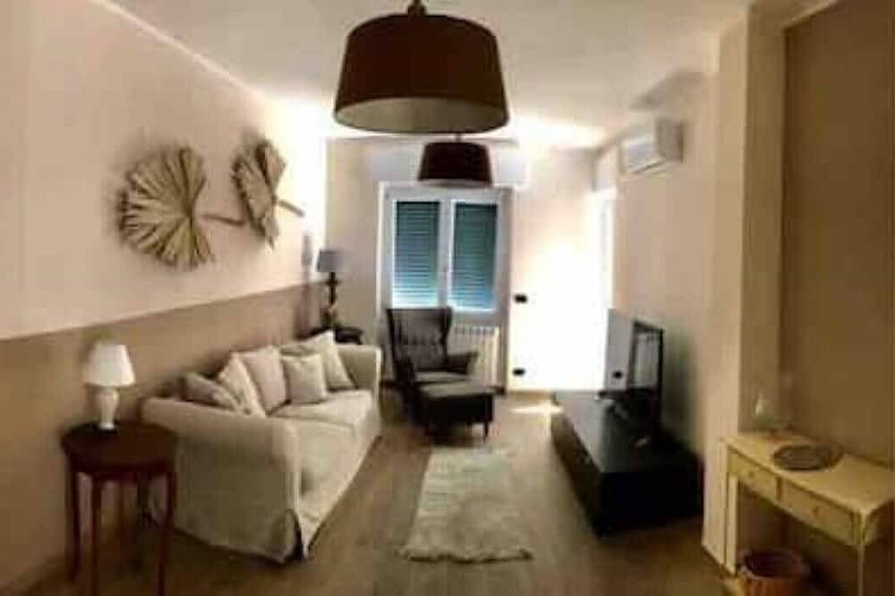 Entire apartment, A Due Passi Dal Mare in Ventimiglia (City), Ventimiglia