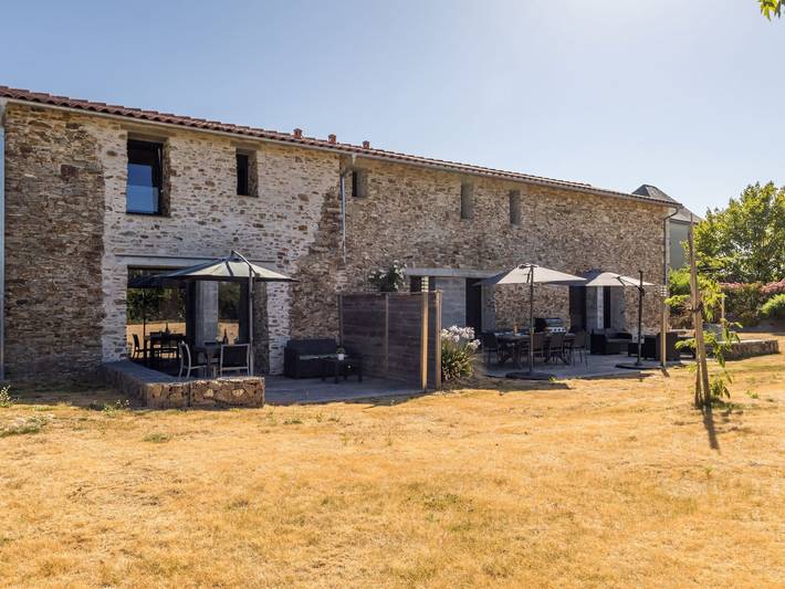 Gîte pour 11 personnes, avec Jacuzzi ainsi que Terrasse et Jardin
