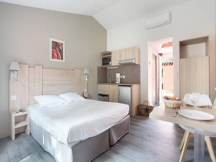 Entire apartment, Beautiful holiday home with air conditioning in the Camargue in Arles, Mediterranean Coast (France)