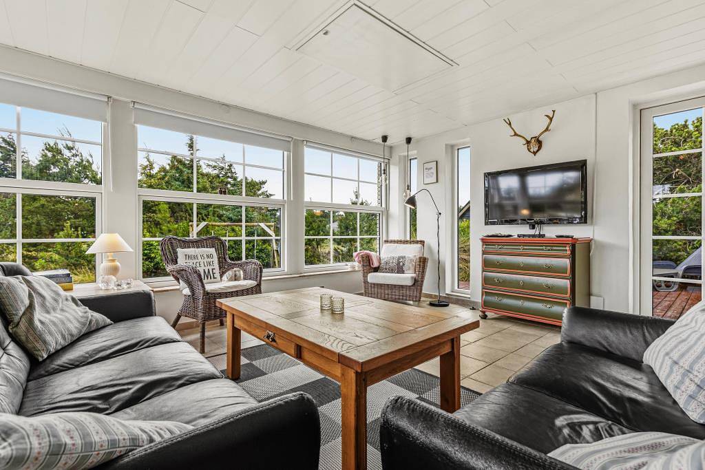 Gepflegtes Ferienhaus mit Sauna und Whirlpool in Vejers Strand in Vejers Strand, Varde