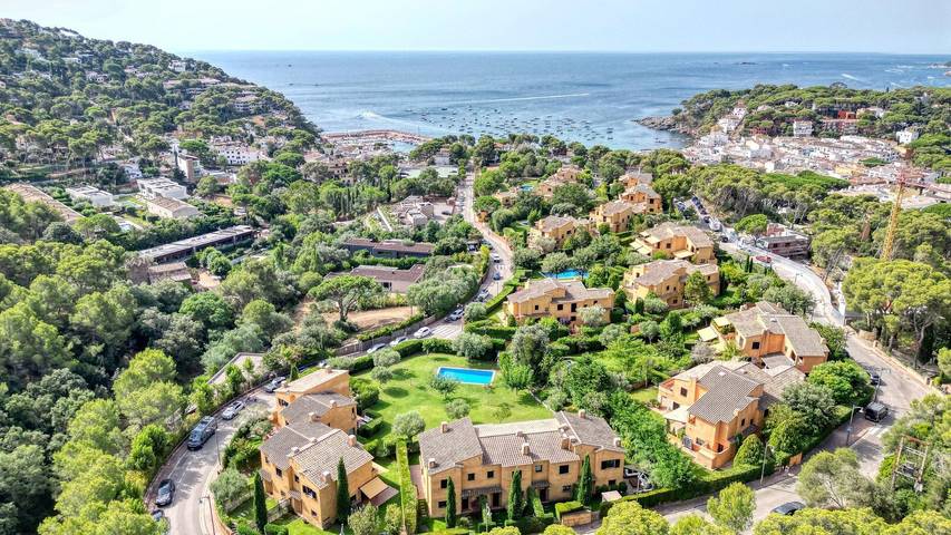 Villa 'Pastora' with Sea Views, Wi-Fi, and Air Conditioning