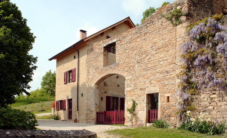 Gîte pour 5 personnes, avec terrasse et jardin