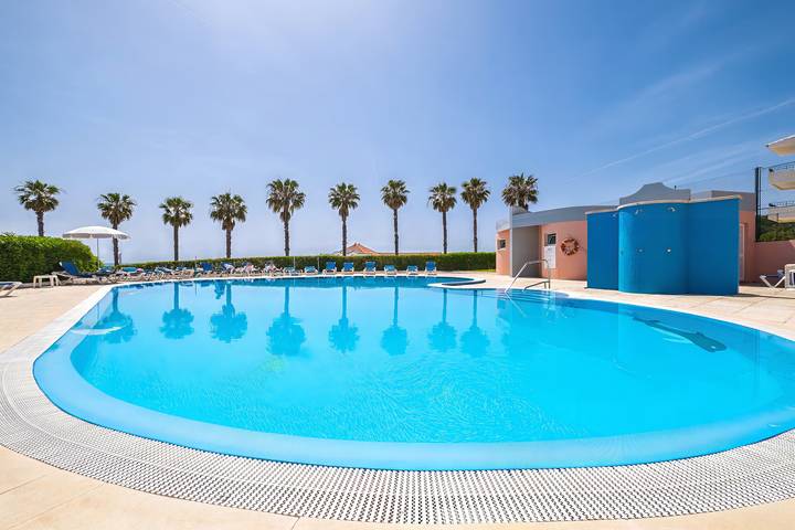 Ferienwohnung für 6 Personen, mit Balkon und Terrasse sowie Garten und Pool in Portimão - 2