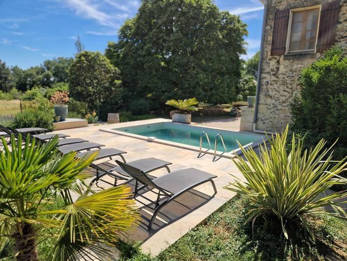 Location de vacances pour 8 personnes, avec Terrasse et Jardin ainsi que Piscine et Vue à Visan