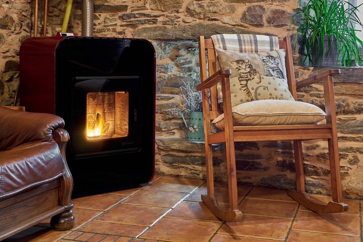 Holiday Home 'Casa Rural Cornatel' with Private Terrace and Balcony in Villavieja (Leon), Priaranza del Bierzo