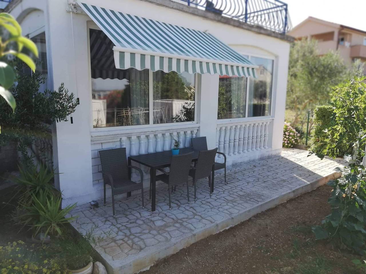Ganze Wohnung, 2-Zimmer-Ferienwohnung mit Terrasse und Meerblick Tkon, Pasman A-5827-b in Tkon, Pasman