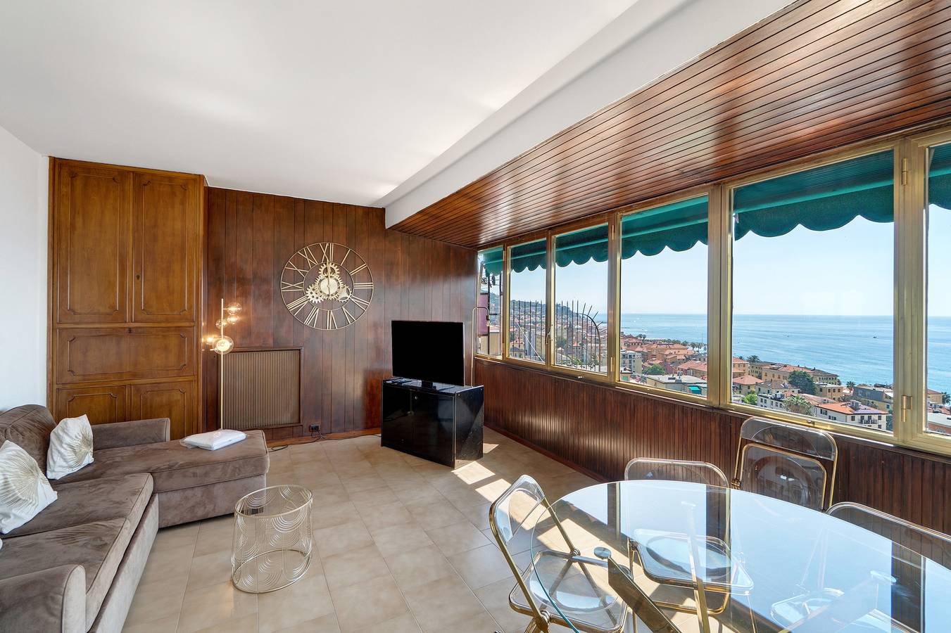 Ganze Wohnung, Ferienwohnung 'Riviera Mare' mit Meerblick, privater Terrasse und Wlan in Varazze (Stadt), Varazze