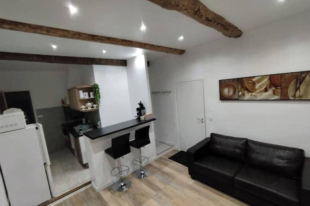 Apartment on Chemin des Roys in Nans-les-Pins, Brignoles region