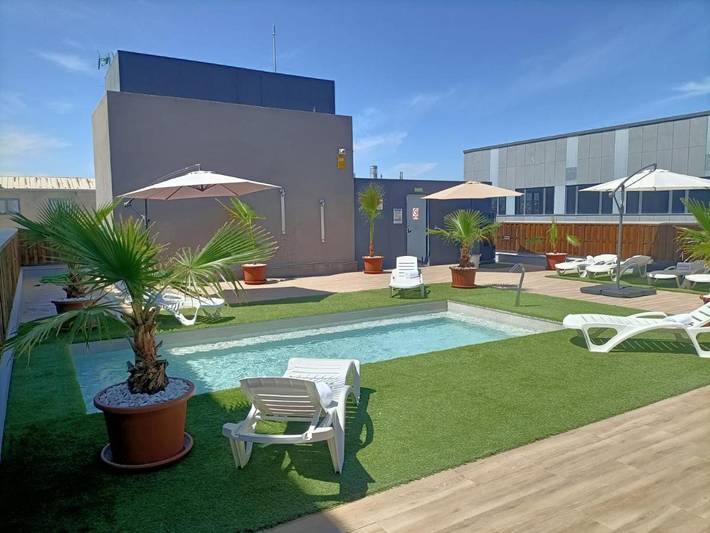 Hôtel pour 2 personnes, avec Terrasse ainsi que Jardin et Piscine