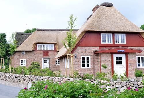 Ferienhaus für 2 Personen, mit Terrasse und Garten in Borgsum - 4