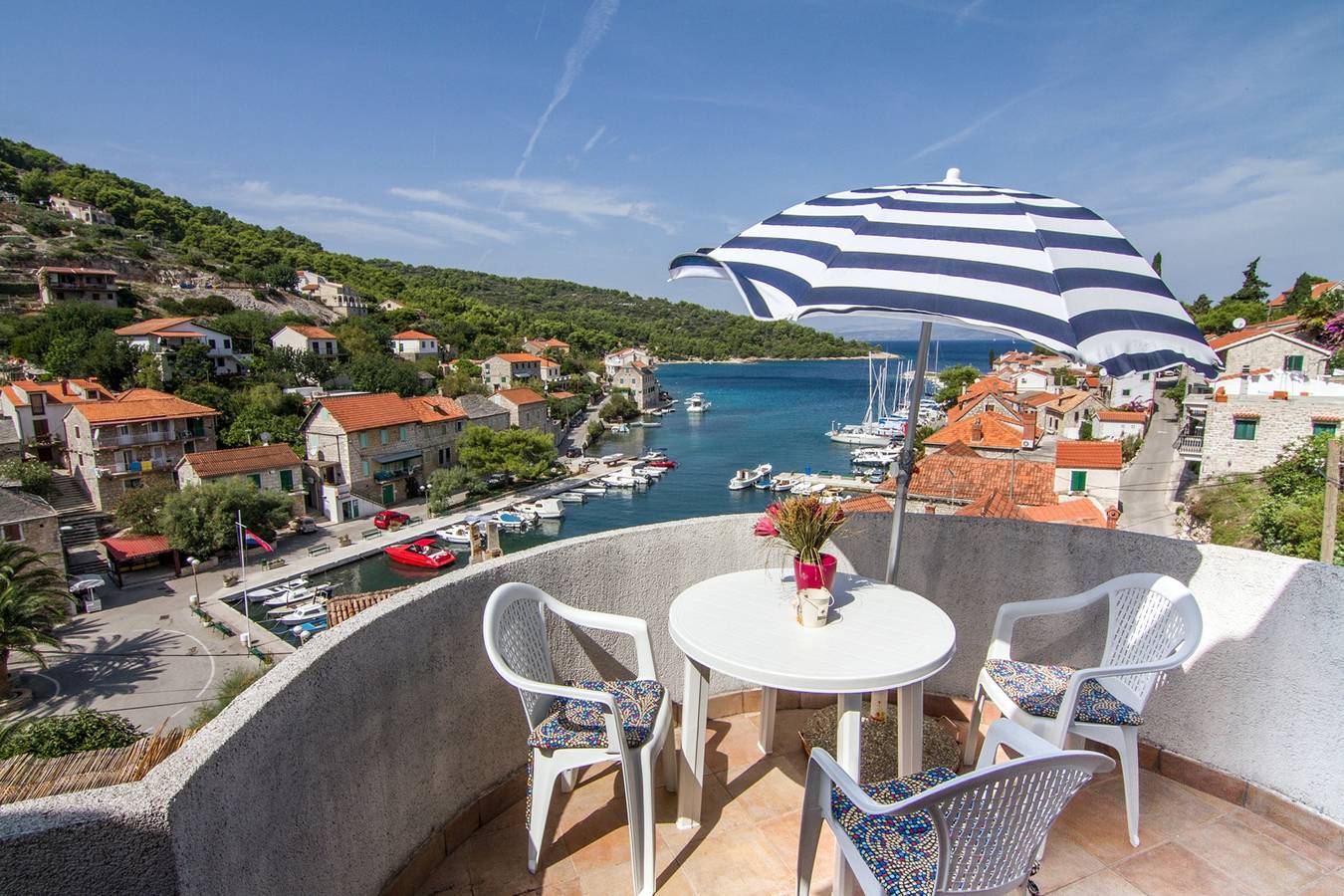 Ganze Wohnung, 2-Zimmer-Ferienwohnung mit Terrasse und Meerblick Stomorska, Solta A-8650-a in Stomorska, Solta