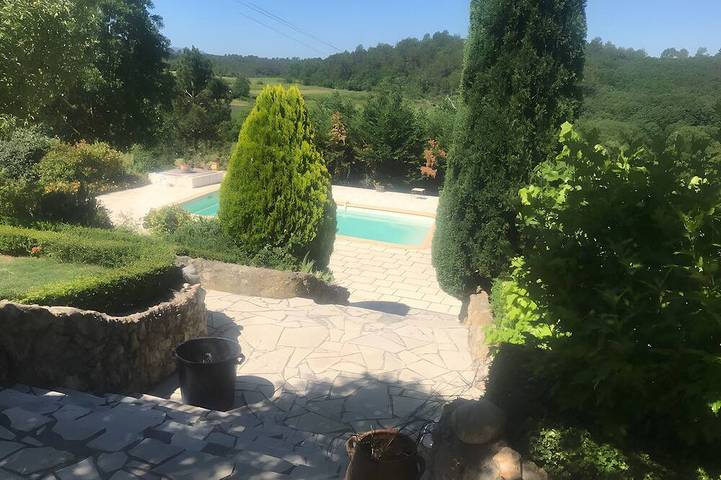 Gîte pour 2 personnes, avec piscine et jardin à Bras