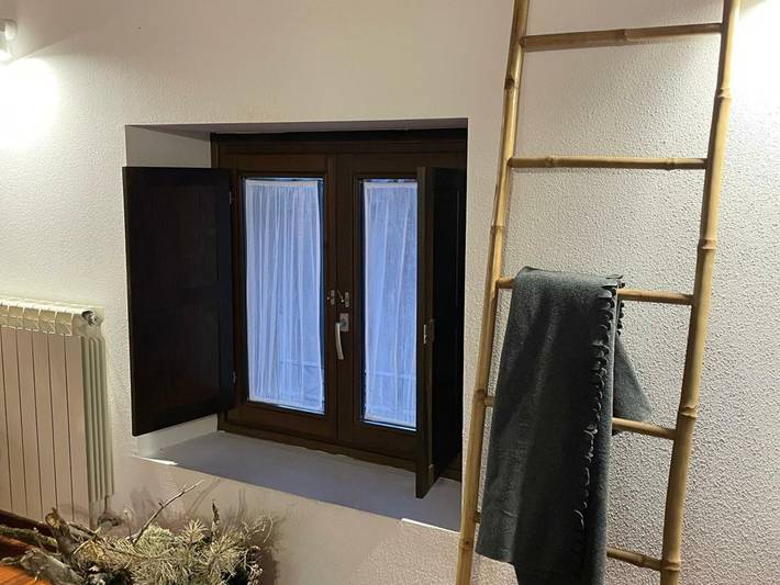 Ganze Wohnung, Gemütliche Penthouse im Stadtzentrum mit Berghütten-Charme, zwei Doppelzimmern und komplett ausgestatteter Küche in Jaca, Aragonesische Pyrenäen