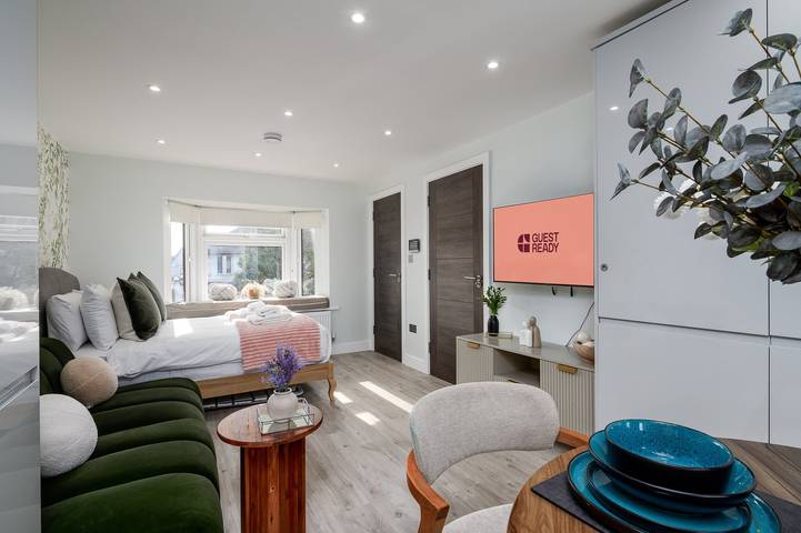 Ganzes Studio, Guestready - Modern studio near Wembley Stadium in Ealing, London