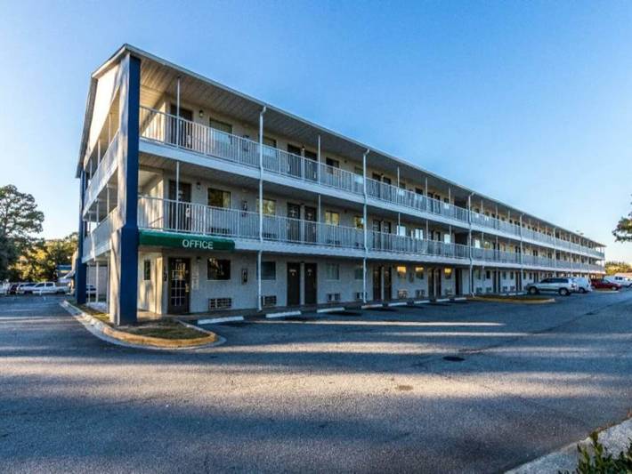Entire apartment, 1 queen bed|mobili access|kitchen|Nsmk in Savannah, Chatham County