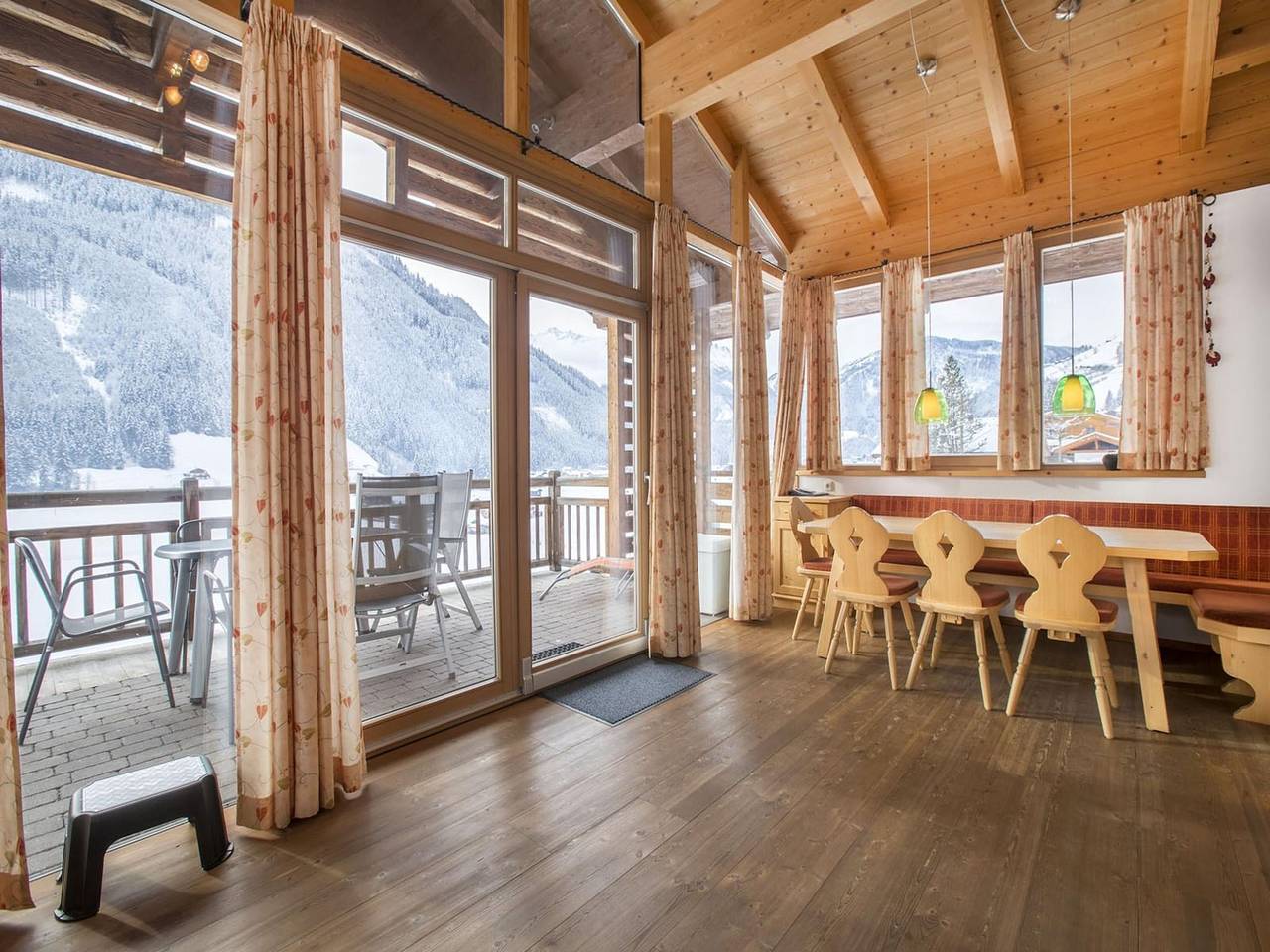 Villa voor 10 personen met balkon in Pinzgau