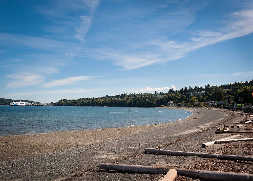 Raum für alle. Mit Blick auf friedliche Grünflächen. Haustierfreundlich in Nanaimo, Regional District of Nanaimo