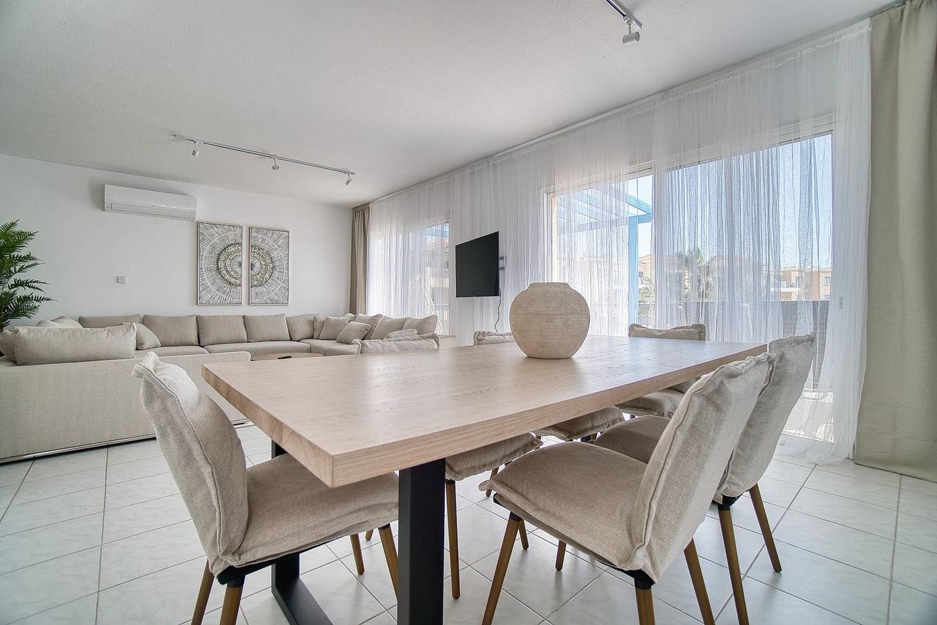 Entire apartment, Kings Palace 2 Bed in Pafos in Paphos, South Cyprus