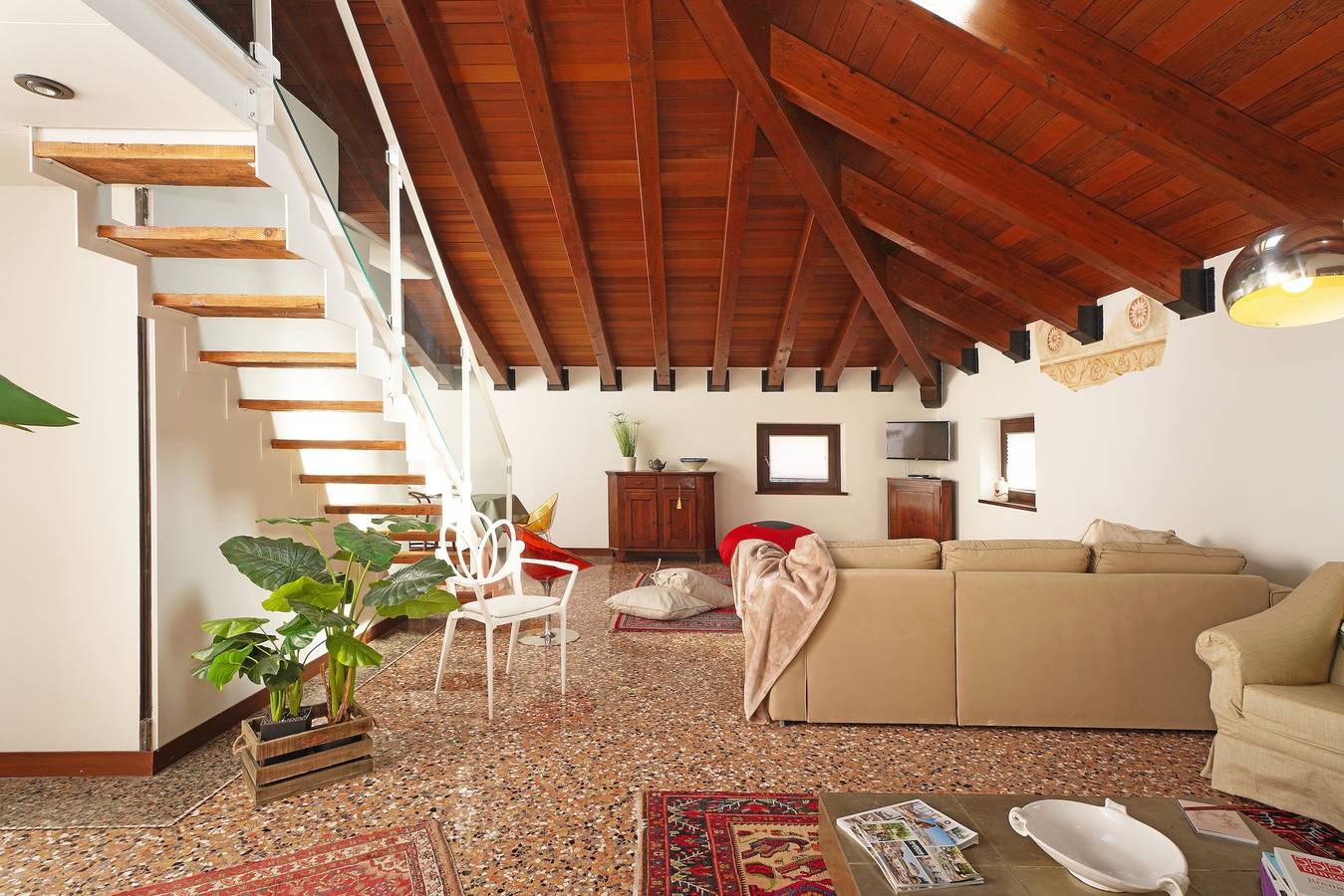 Entire apartment, Peschieraloft in Peschiera del Garda, Garda Mountains