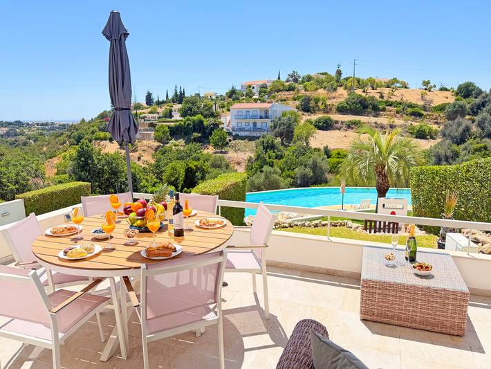 Gîte pour 6 personnes, avec jardin ainsi que balcon et piscine