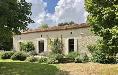 Cottage pour 2 personnes, avec sauna ainsi que piscine et jardin à Berneuil