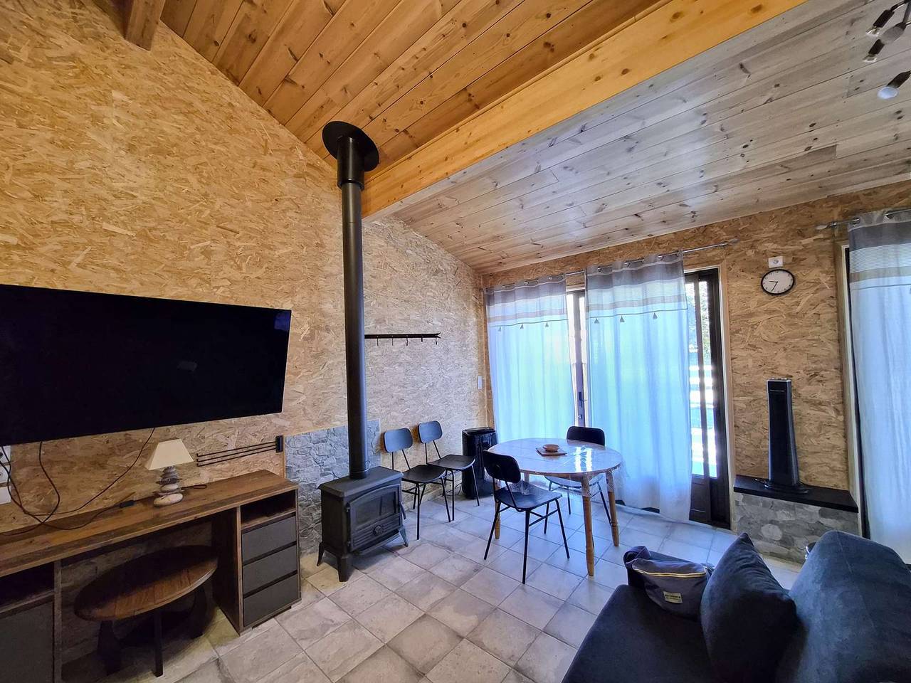 Appartement de vacances entier, Chalet de Charme Rénové – Entre Lac et forêt in Biscarrosse (bourg), Biscarrosse