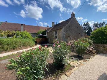 Gîte pour 4 personnes, avec vue ainsi que vue sur le lac et jardin, animaux acceptés à Molinot